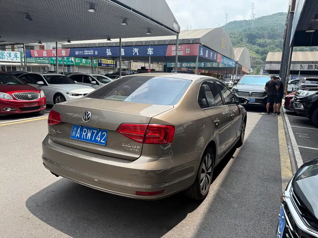 Volkswagen Sagitar 2015