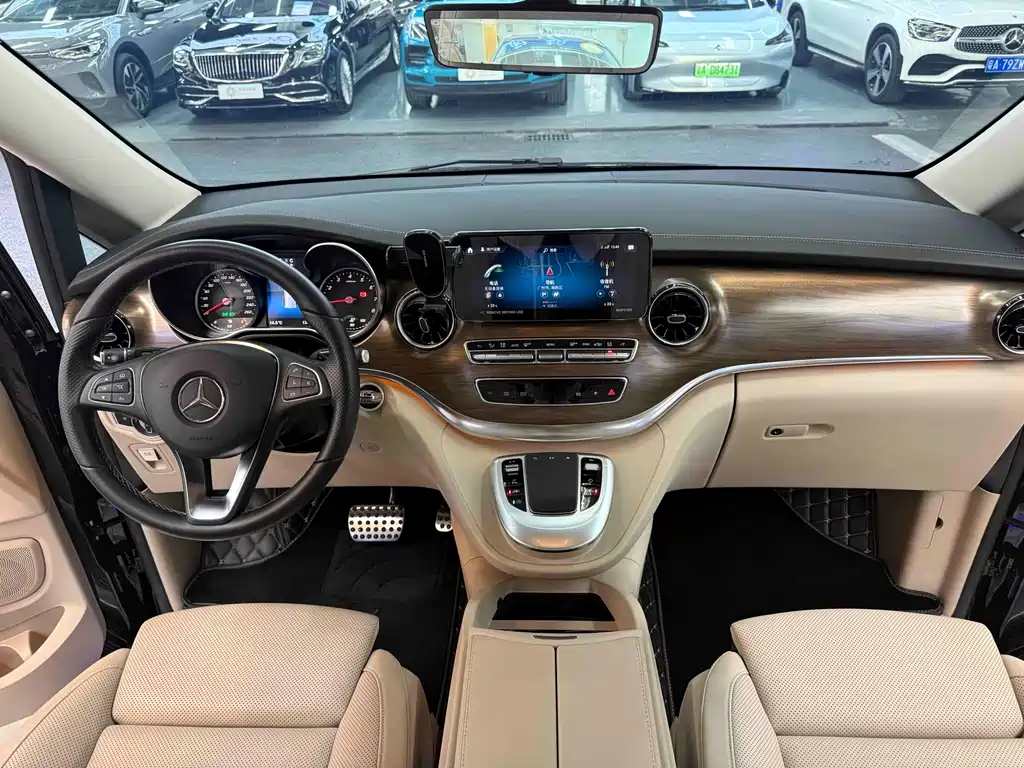 Mercedes-Benz V-Class 2023 — фото 12