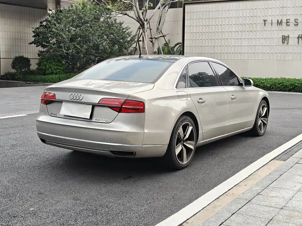 Audi A8 2015 — фото 4