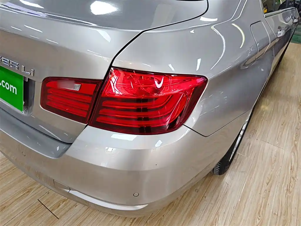 BMW 5 Series 2015 — фото 24