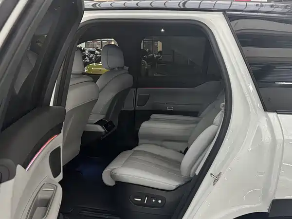 NIO ES8 2024