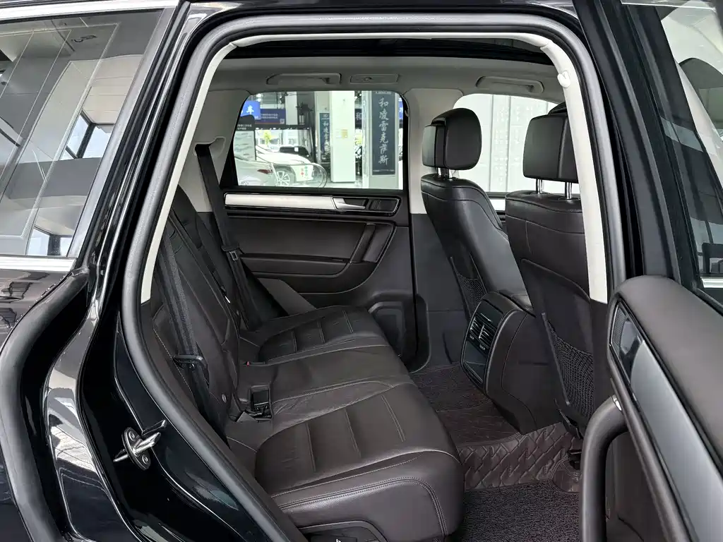 Volkswagen Touareg 2018 — фото 10