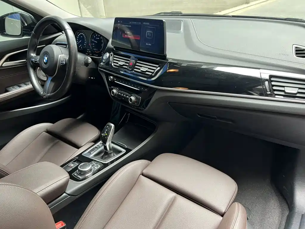 BMW 1 Series 2022 — фото 13