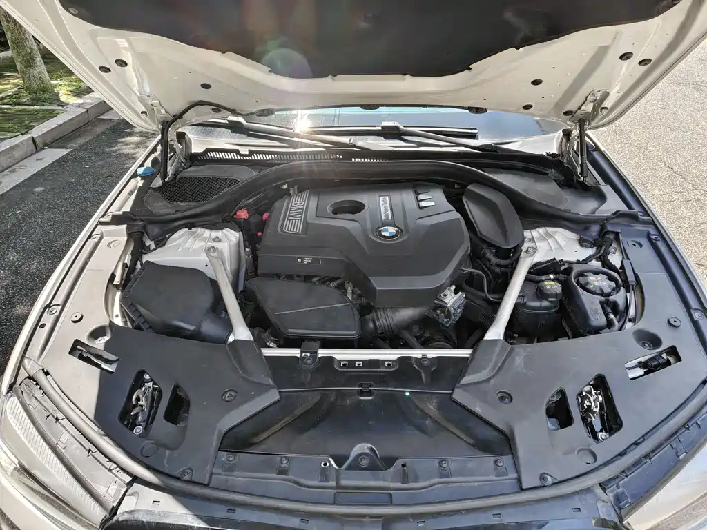 BMW 5 Series 2019 — фото 16