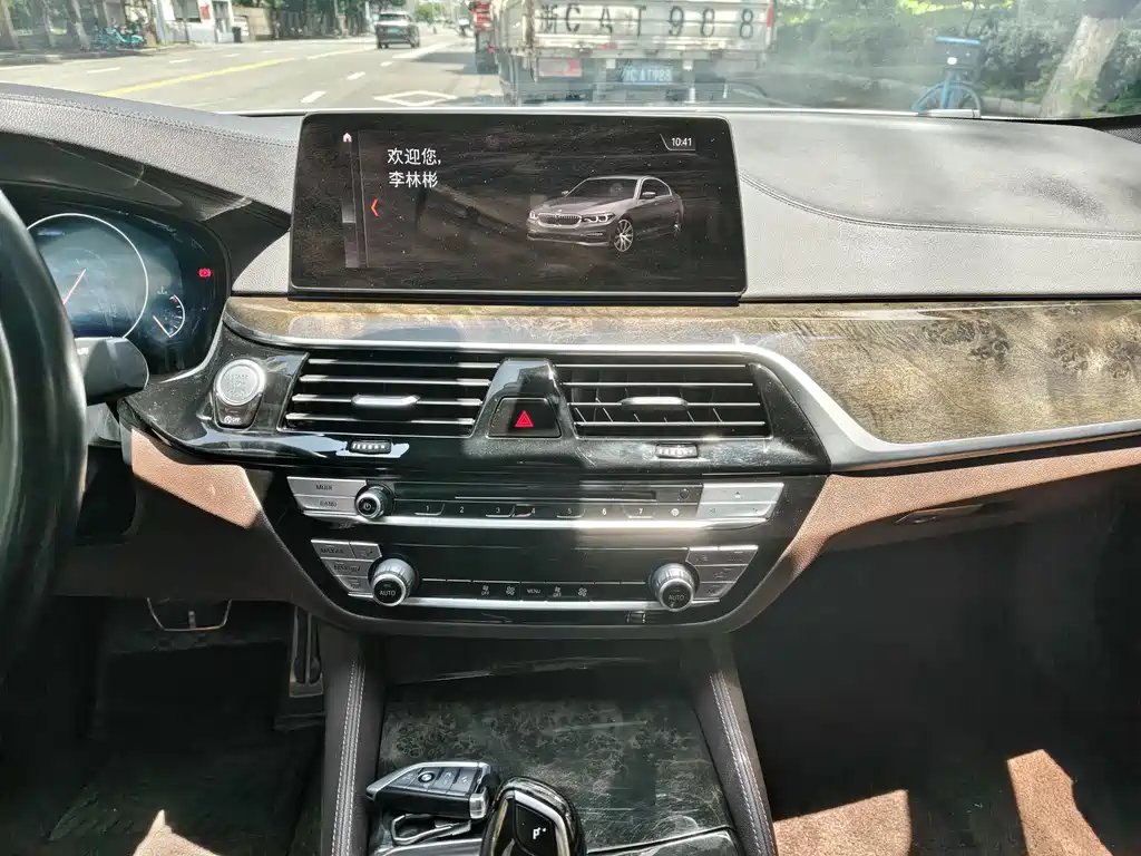 BMW 5 Series 2019 — фото 27