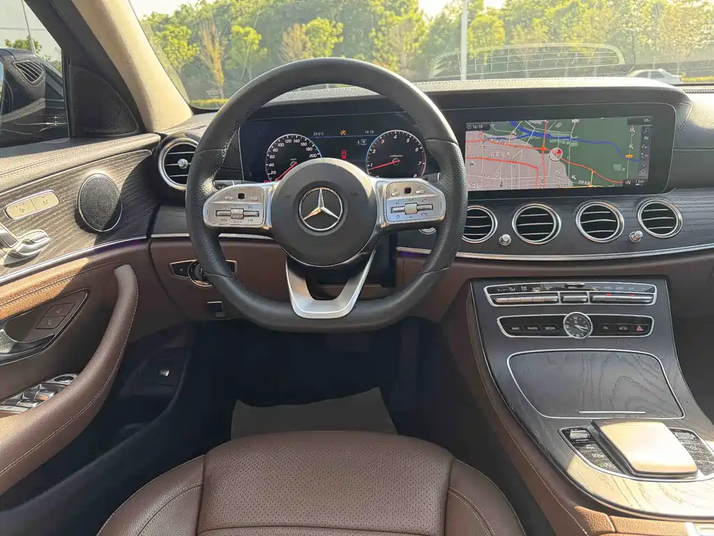 Mercedes-Benz E-Class 2019 — фото 16