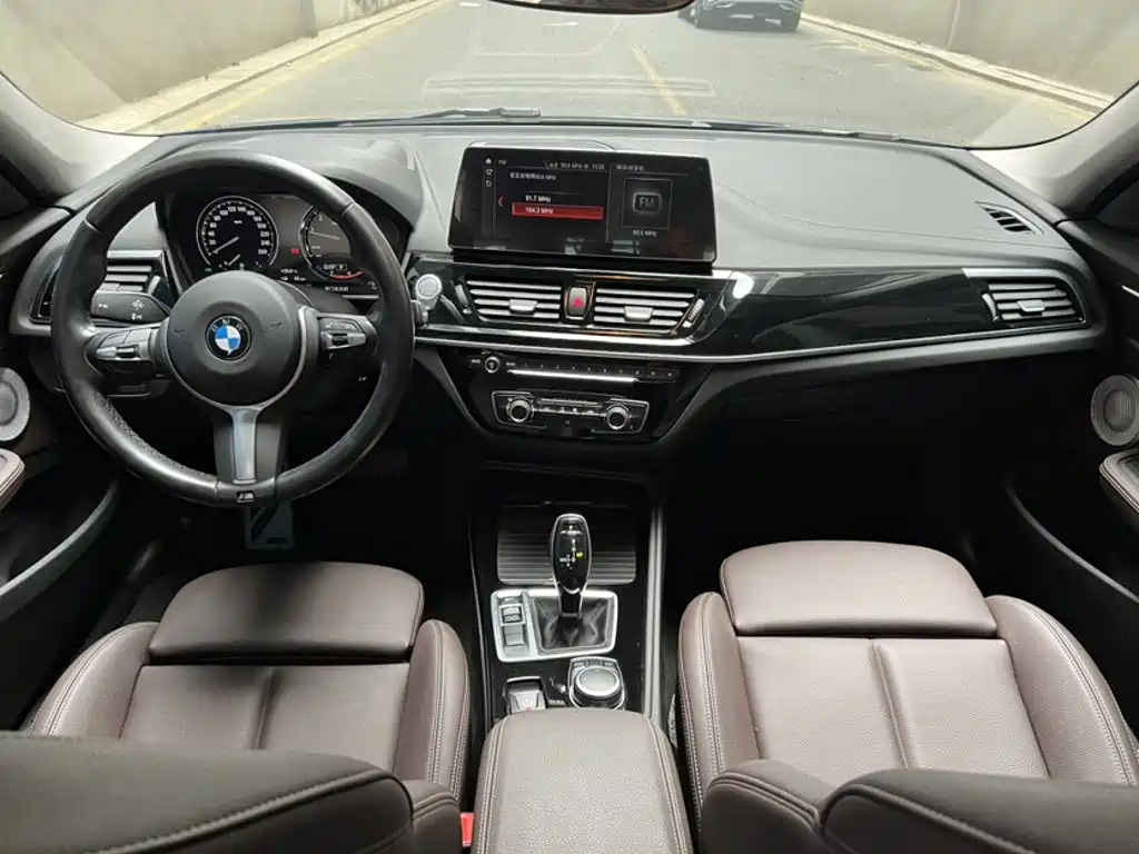 BMW 1 Series 2022 — фото 17