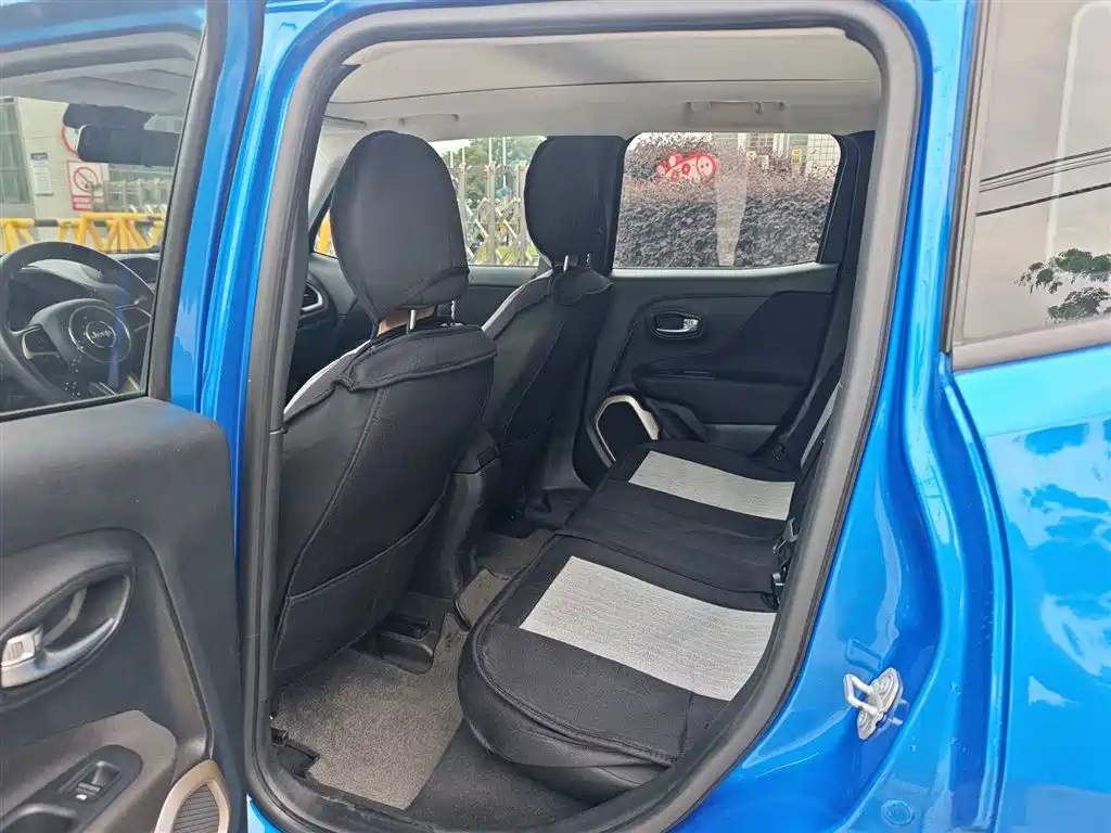 Jeep Renegade 2017 — фото 9
