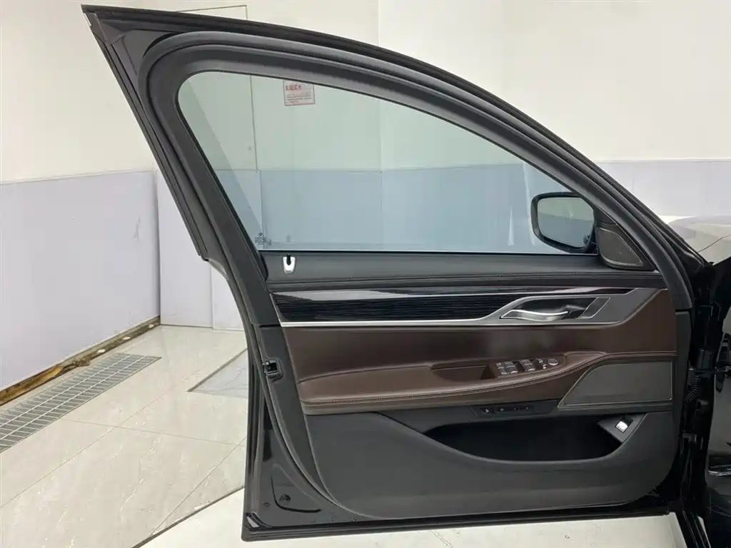 BMW 7 Series 2022 — фото 16
