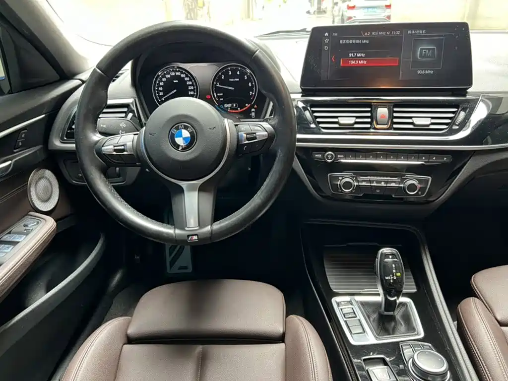 BMW 1 Series 2022 — фото 16