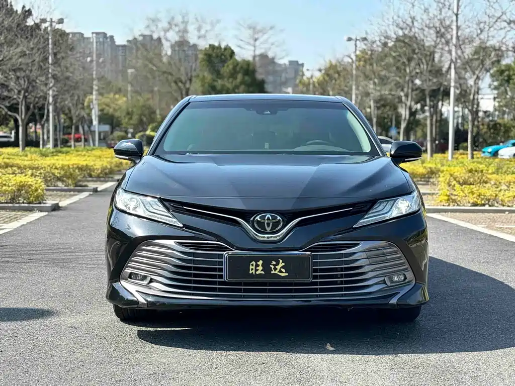 Toyota Camry 2019 — фото 2