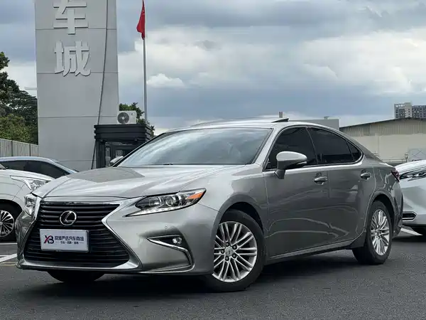 Lexus ES 2016