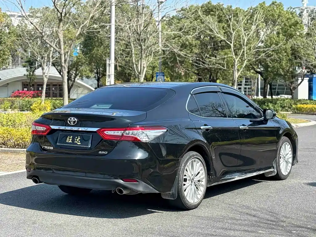 Toyota Camry 2019 — фото 8