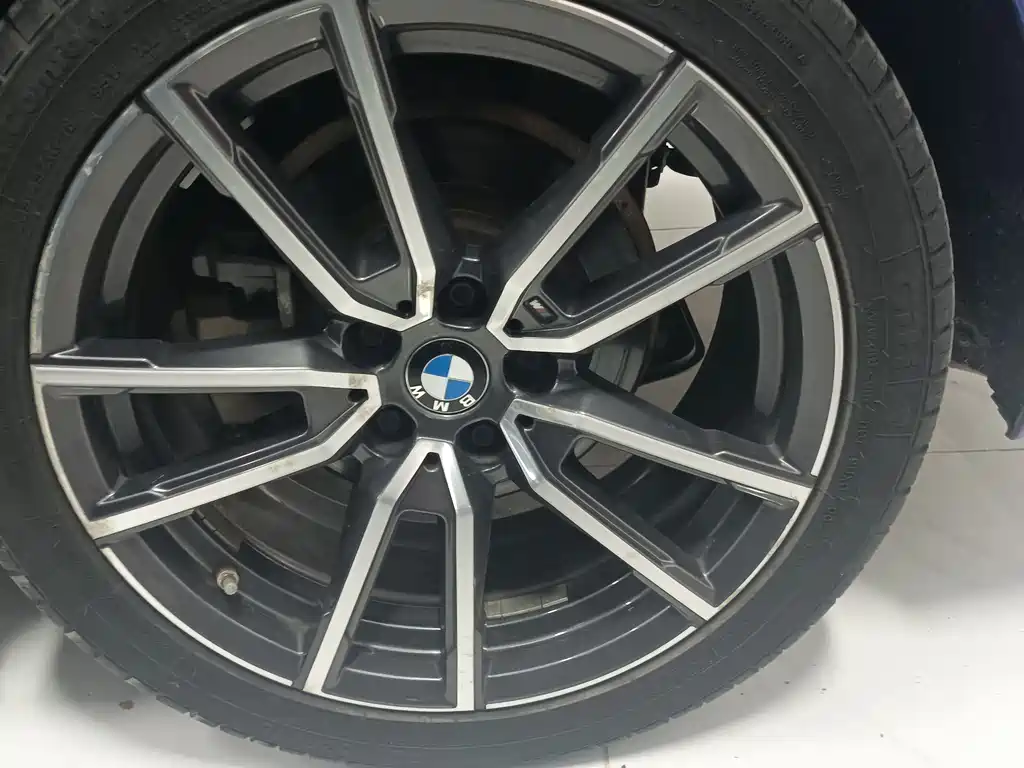 BMW 3 Series 2019 — фото 13