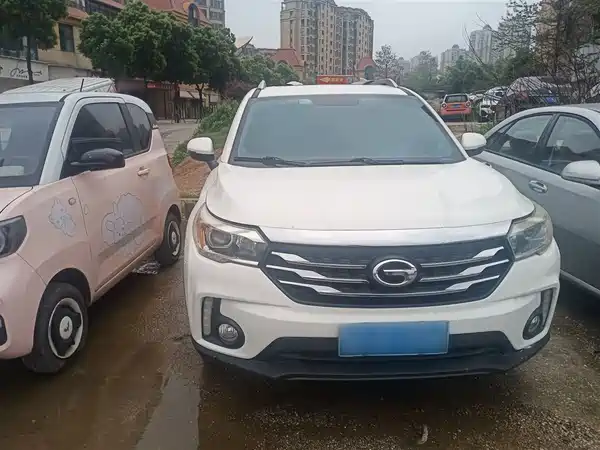 GAC Trumpchi GS4 2015