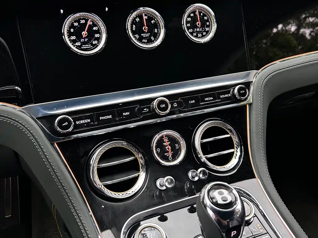 Bentley Continental 2022 — фото 16