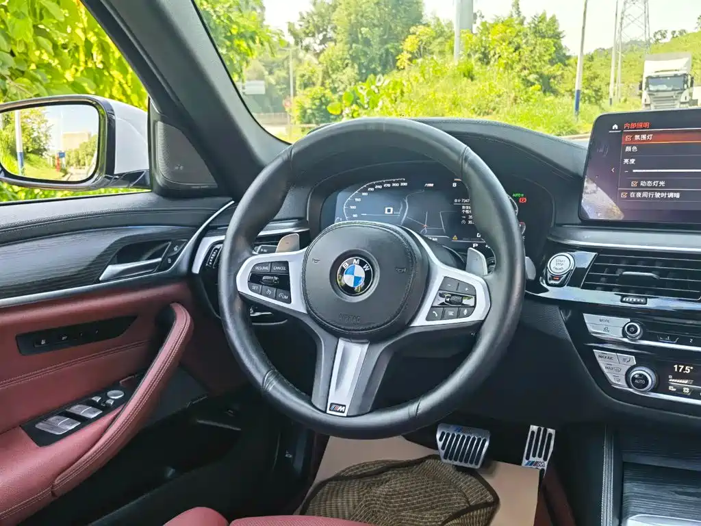 BMW 5 Series 2022 — фото 11