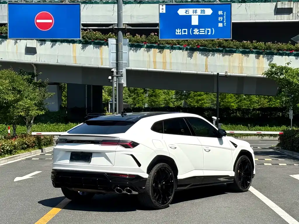 Lamborghini Urus 2019 — фото 7