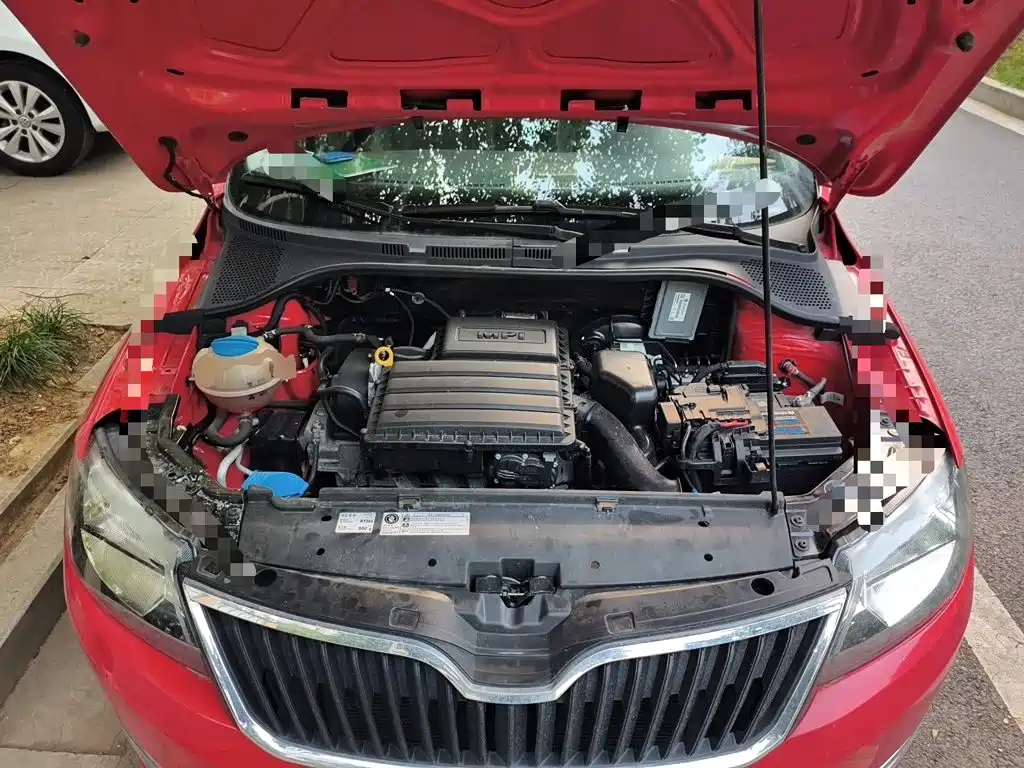 Skoda Rapid Spaceback 2014 — фото 11
