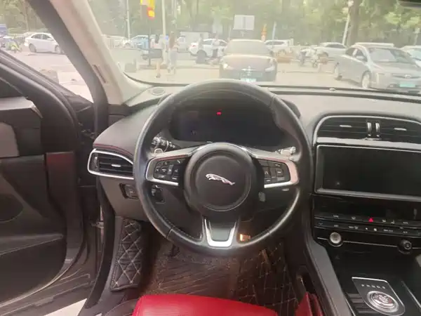 Jaguar F-PACE 2020