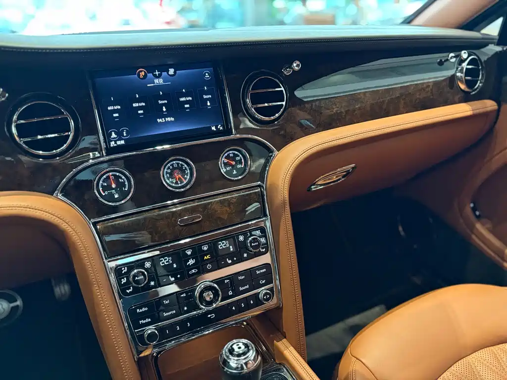 Bentley Mulsanne 2018 — фото 12