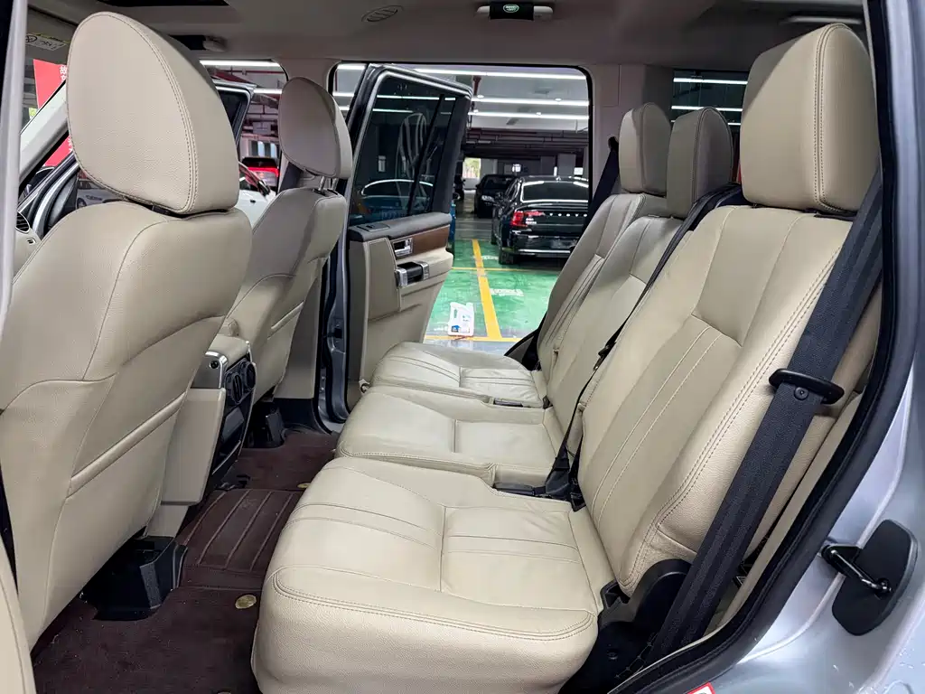 Land Rover Discovery 2017 — фото 9
