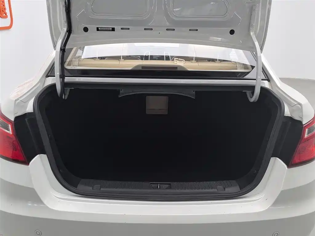Changan Eado 2015 — фото 16