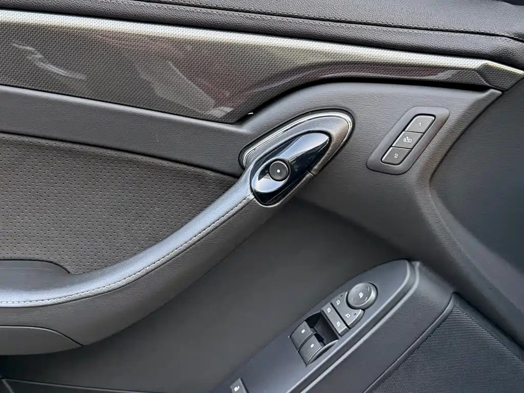 Cadillac CTS 2017 — фото 10