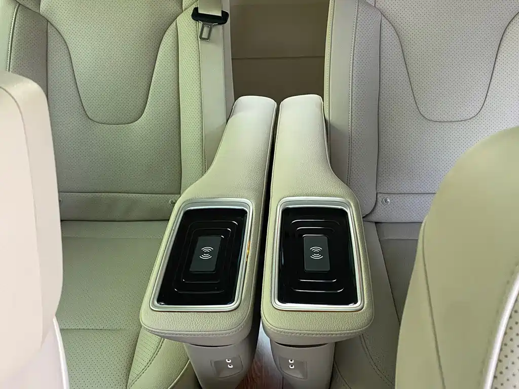 Mercedes-Benz V-Class 2017 — фото 27