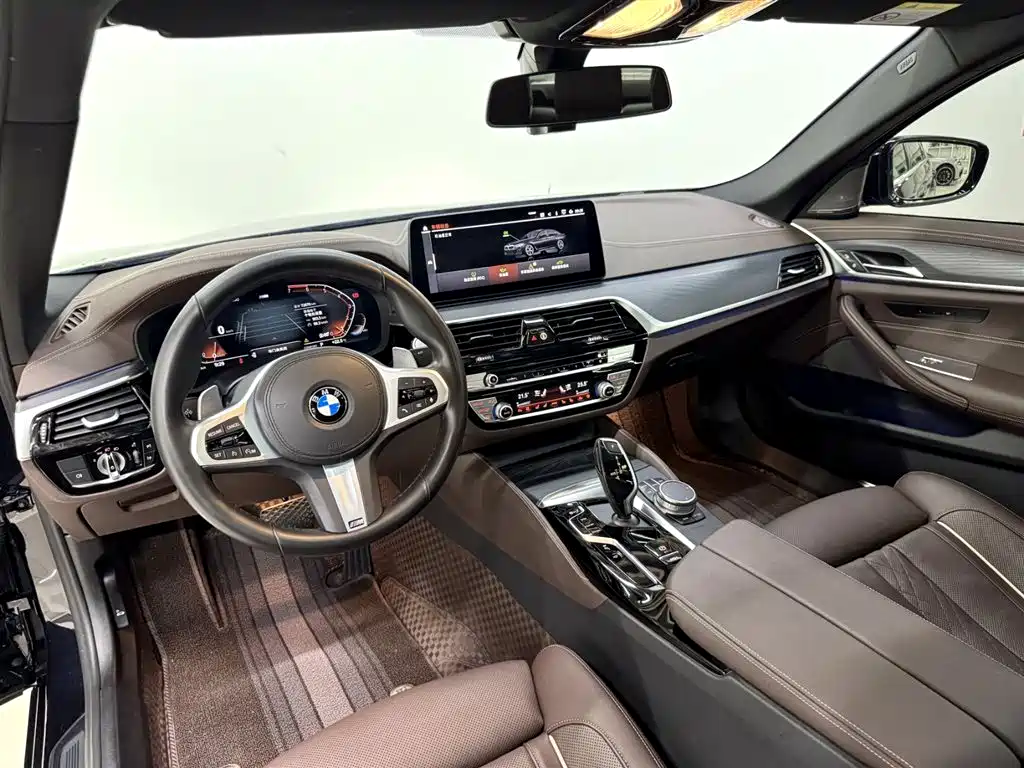BMW 5 Series 2021 — фото 18