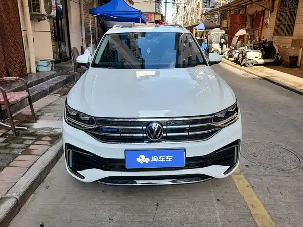 Volkswagen Tiguan L Plug-In Hybrid 2024