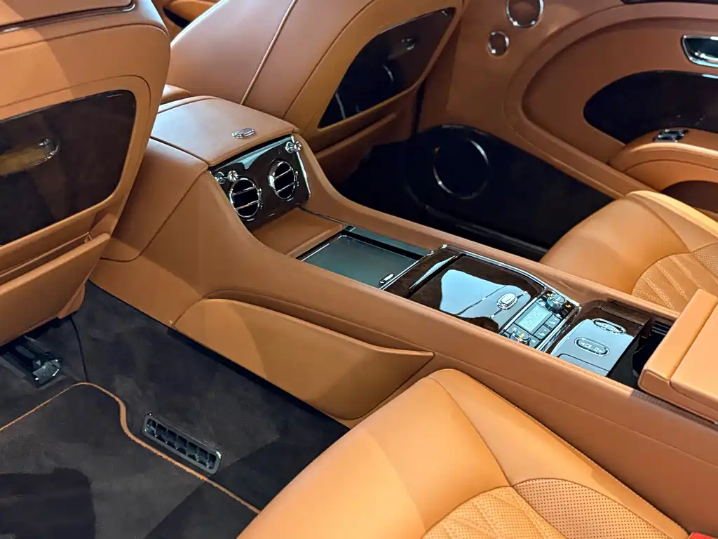 Bentley Mulsanne 2018 — фото 15