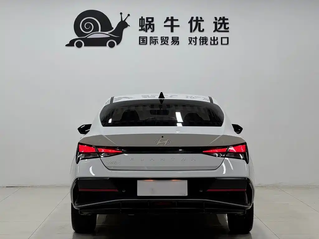 Hyundai Elantra 2023 — фото 4