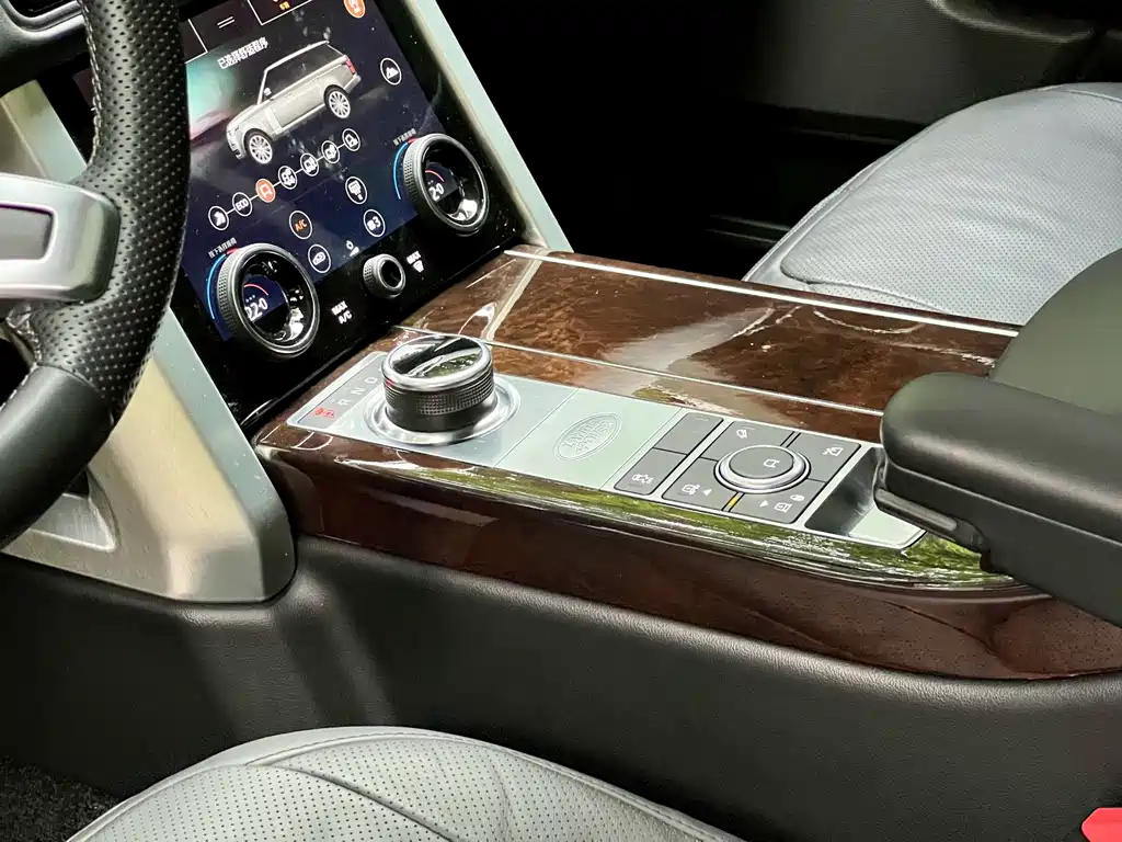 Land Rover Range Rover 2021 — фото 17
