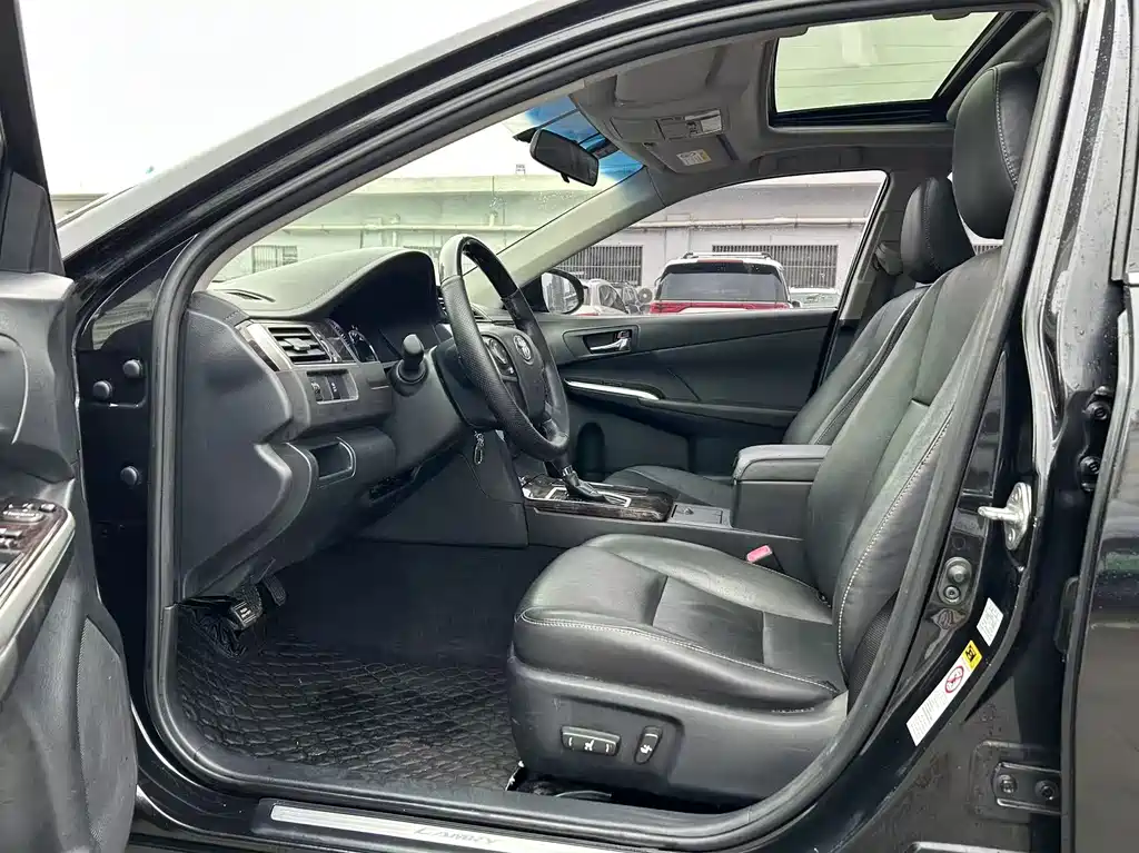 Toyota Camry 2017 — фото 13