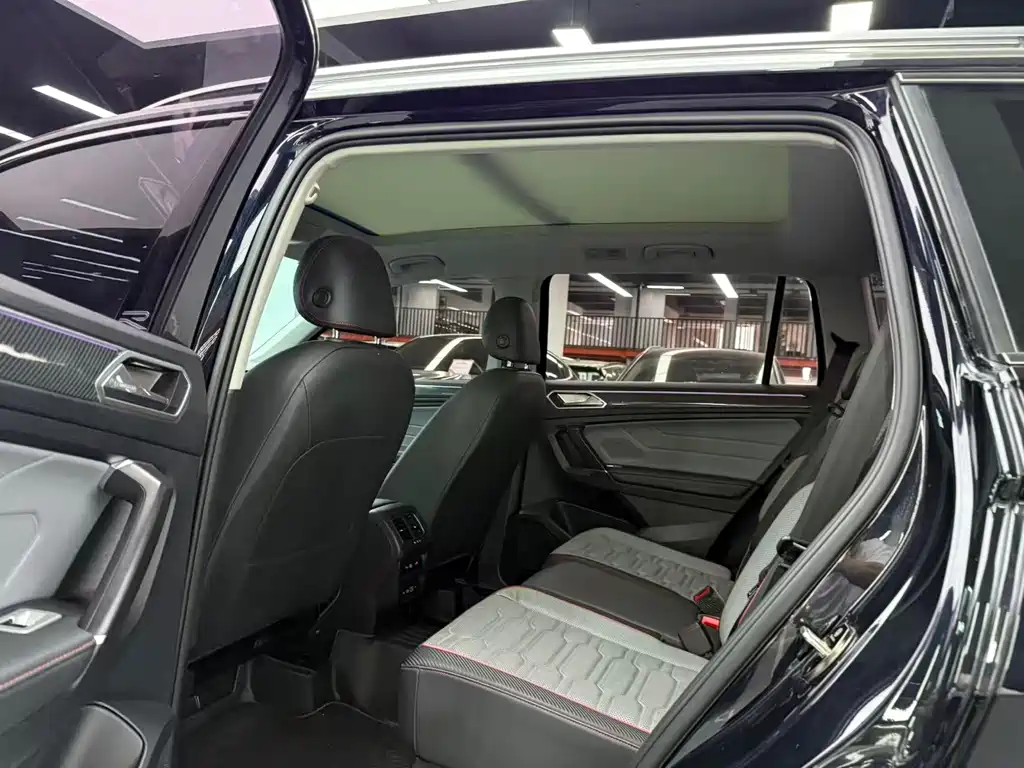 Volkswagen Tiguan L 2023 — фото 6