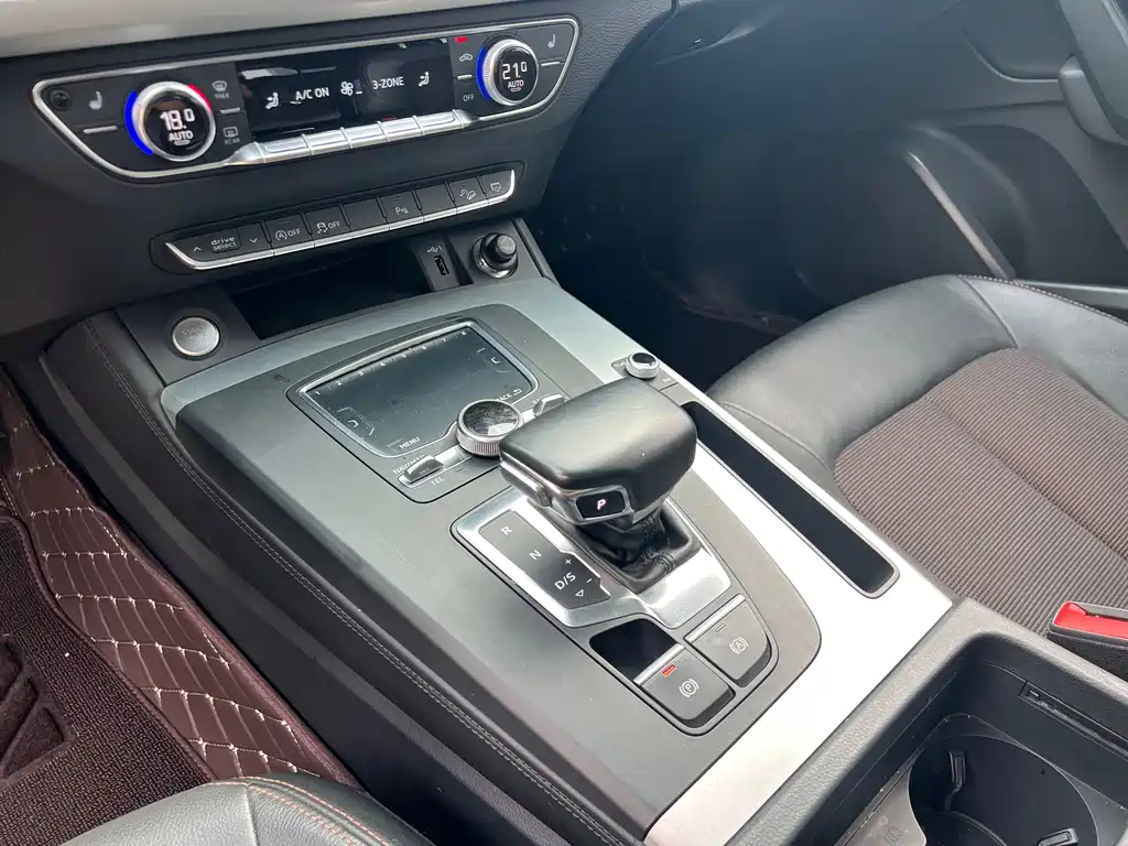 Audi Q5L 2018 — фото 13