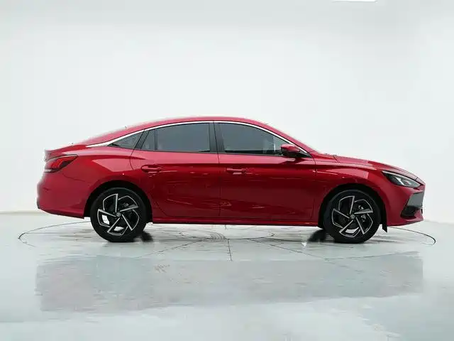 MG MG5 2021