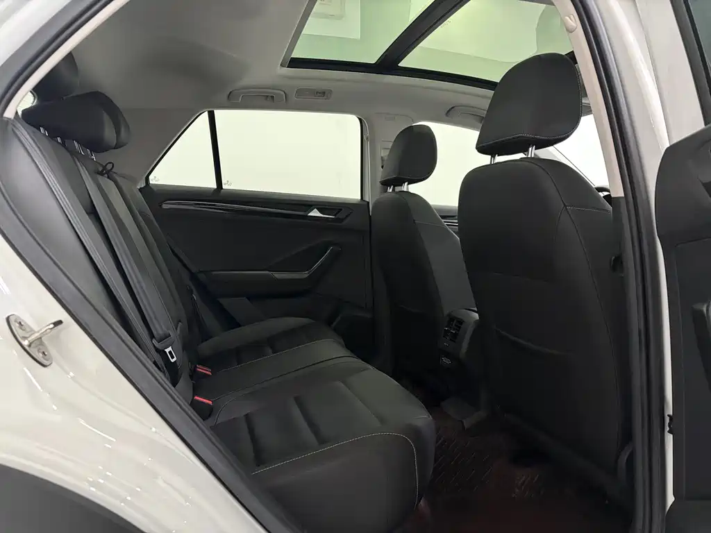 Volkswagen T-Roc 2023 — фото 15