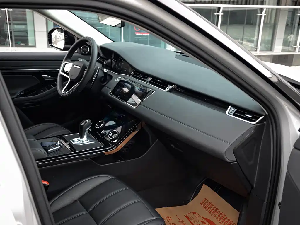 Land Rover Range Rover Evoque 2023 — фото 20
