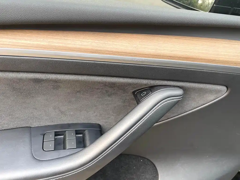 Tesla Model Y 2023 — фото 11
