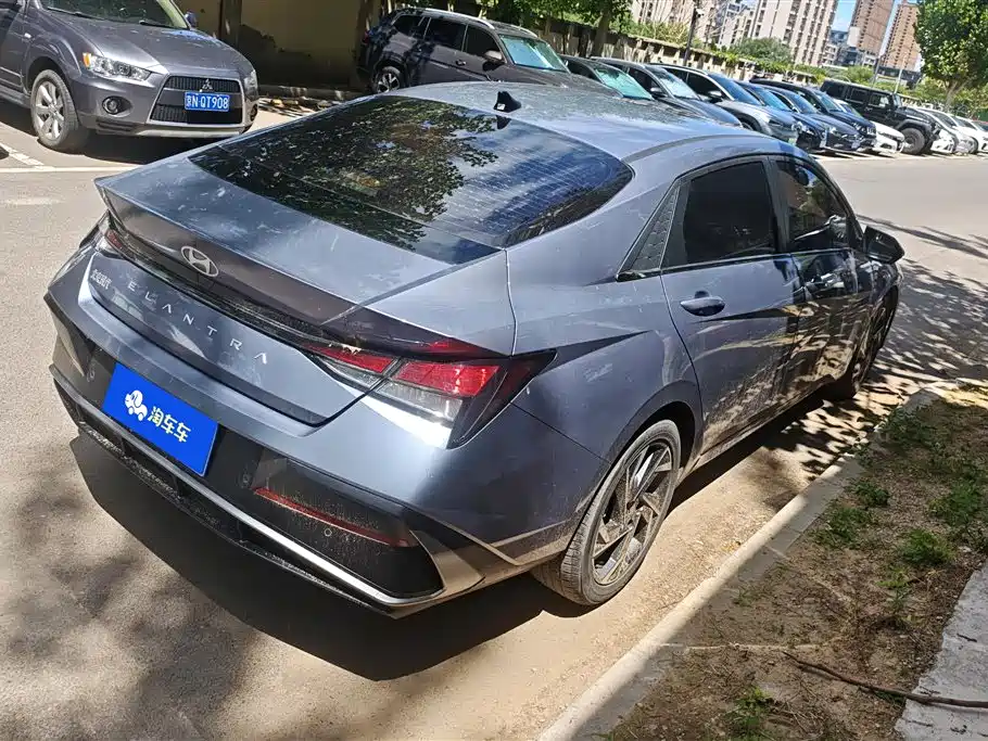Hyundai Elantra 2025 — фото 3