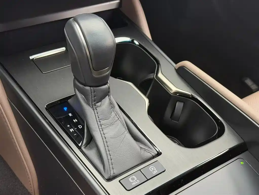 Lexus ES 2025