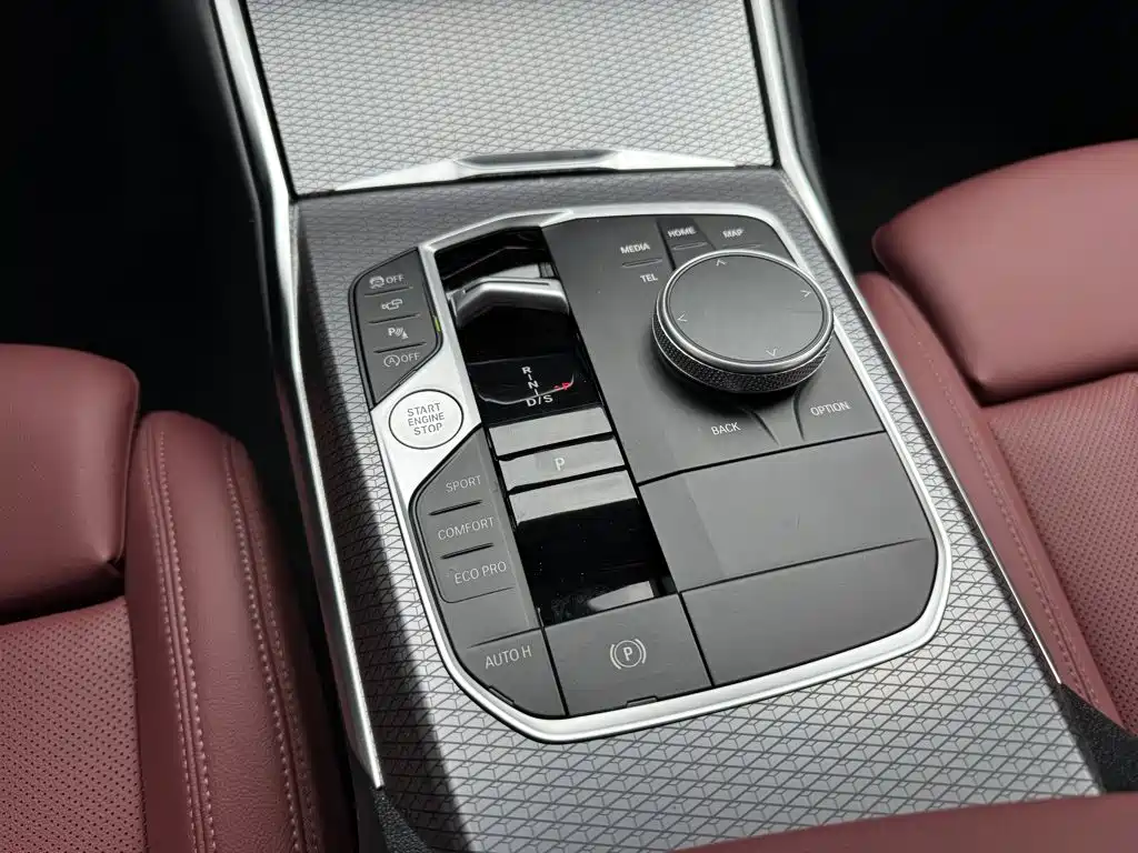 BMW 3 Series 2025 — фото 14