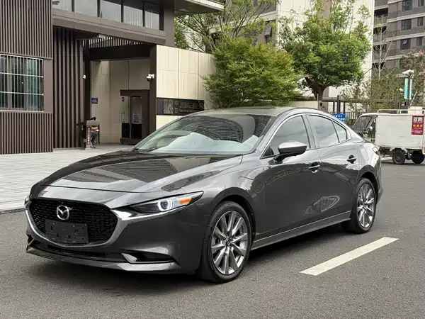 Mazda 3 Axela 2022