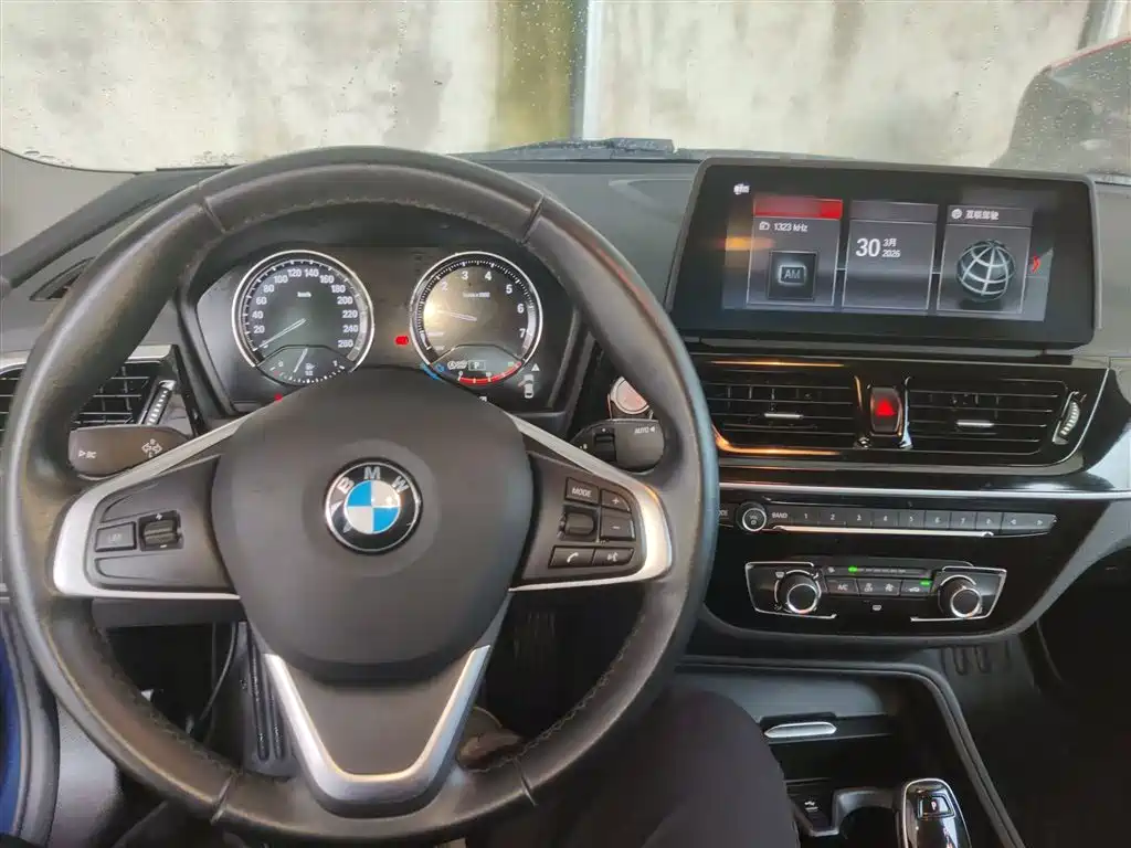 BMW 1 Series 2021 — фото 10