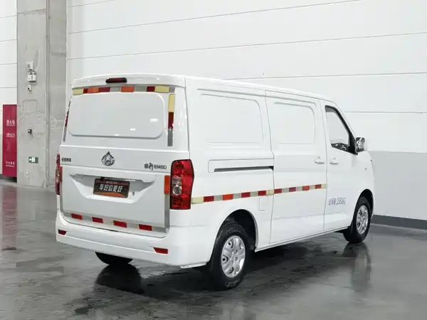 Changan Ruixing EM60 2021
