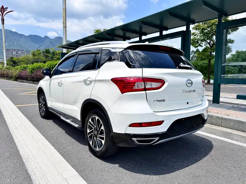GAC Trumpchi GS4 2016 — фото 12