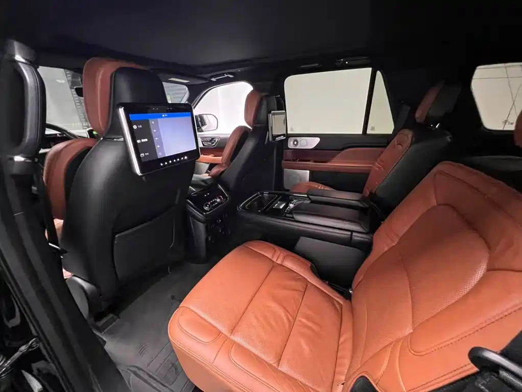 Lincoln Navigator 2018 — фото 12
