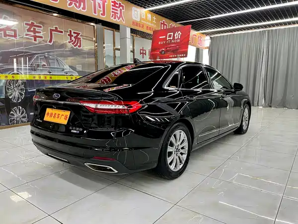Ford Taurus 2021